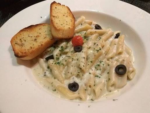 White Sauce Pasta (Alfredo)